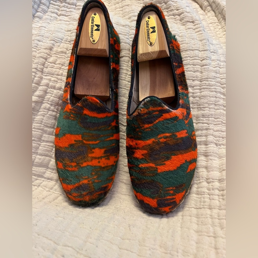 SABAH Slip-On Flats in Green, Orange & Brown Abstract Print